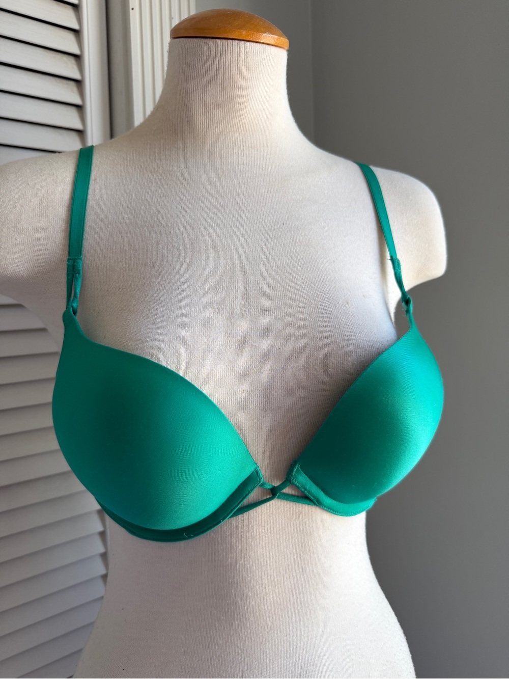 34B🌴 Victoria’s Secret Bombshell Miraculous Plunge Tropical Green Push-Up Bra